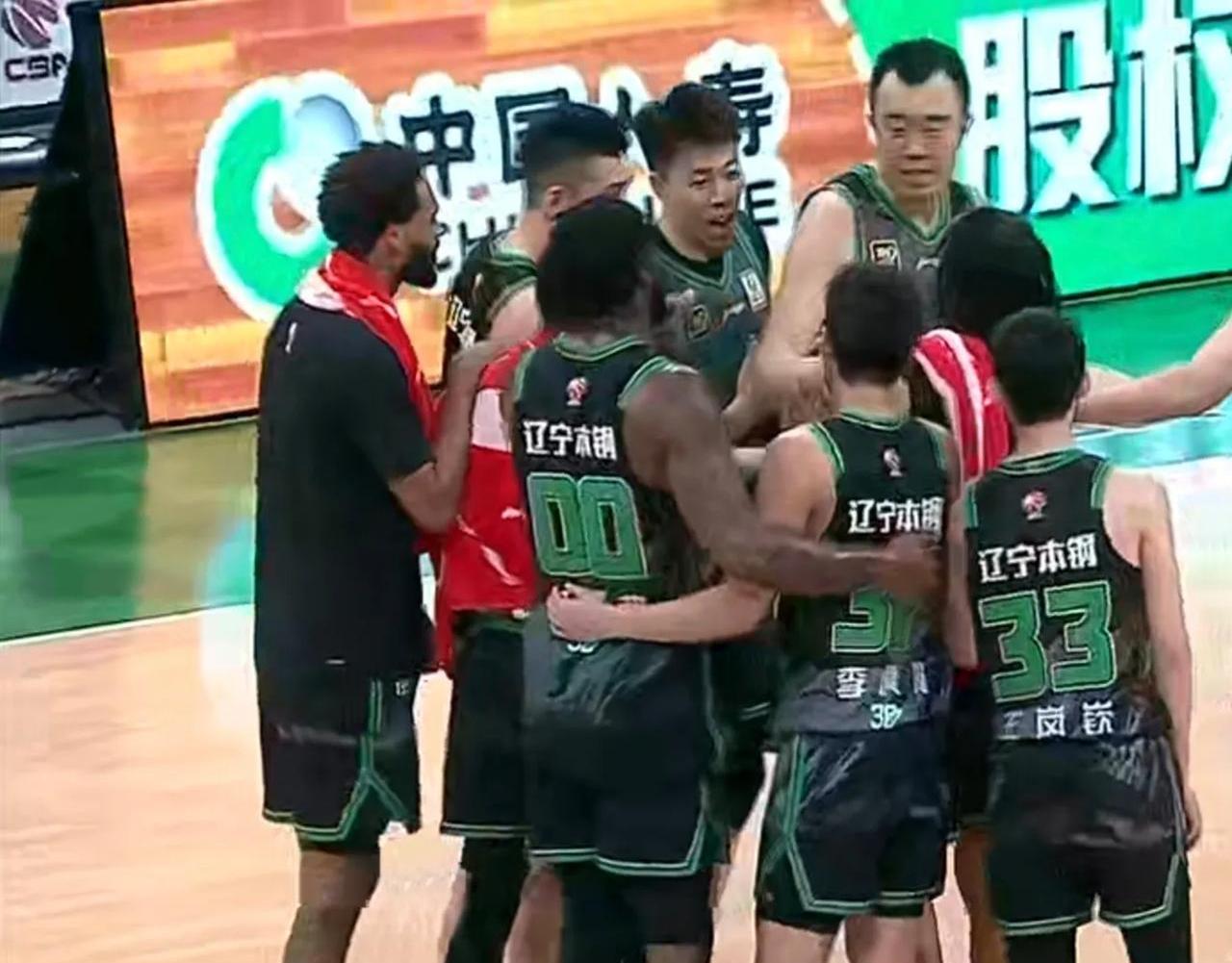 为什么大白鲨打不过虎鲸 