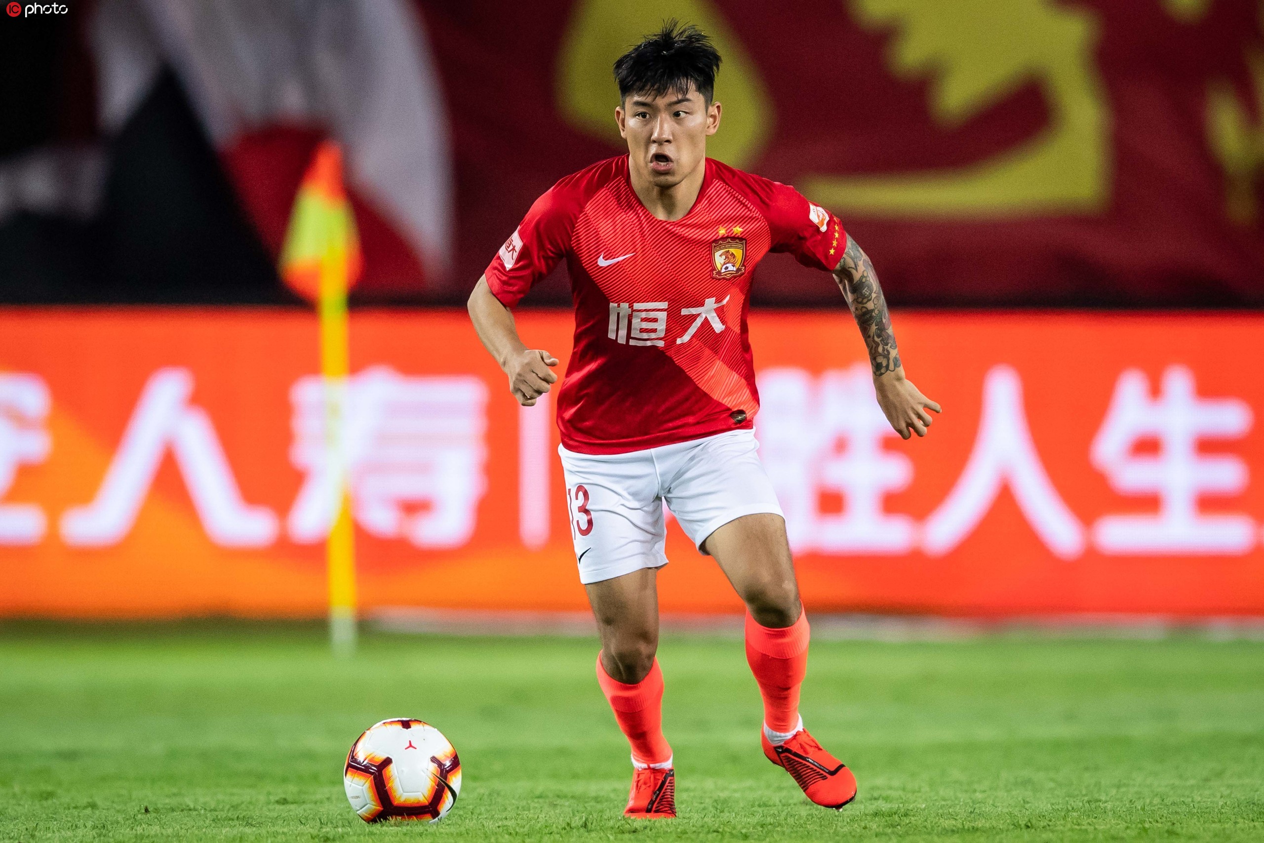 尼斯迎亚冠关键赛;冲刺阶段复出首秀;引发热议;身体对抗强度拉满 尼斯迎亚冠关键赛;冲刺阶段复出首秀;引发热议;身体对抗强度拉满