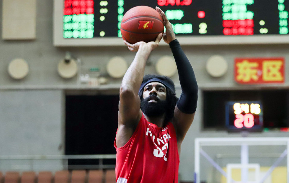 新奥尔良鹈鹕训练开放日，国际比赛日官宣签约引欢呼，CBA常规赛在即，球探报告显示潜力的简单介绍